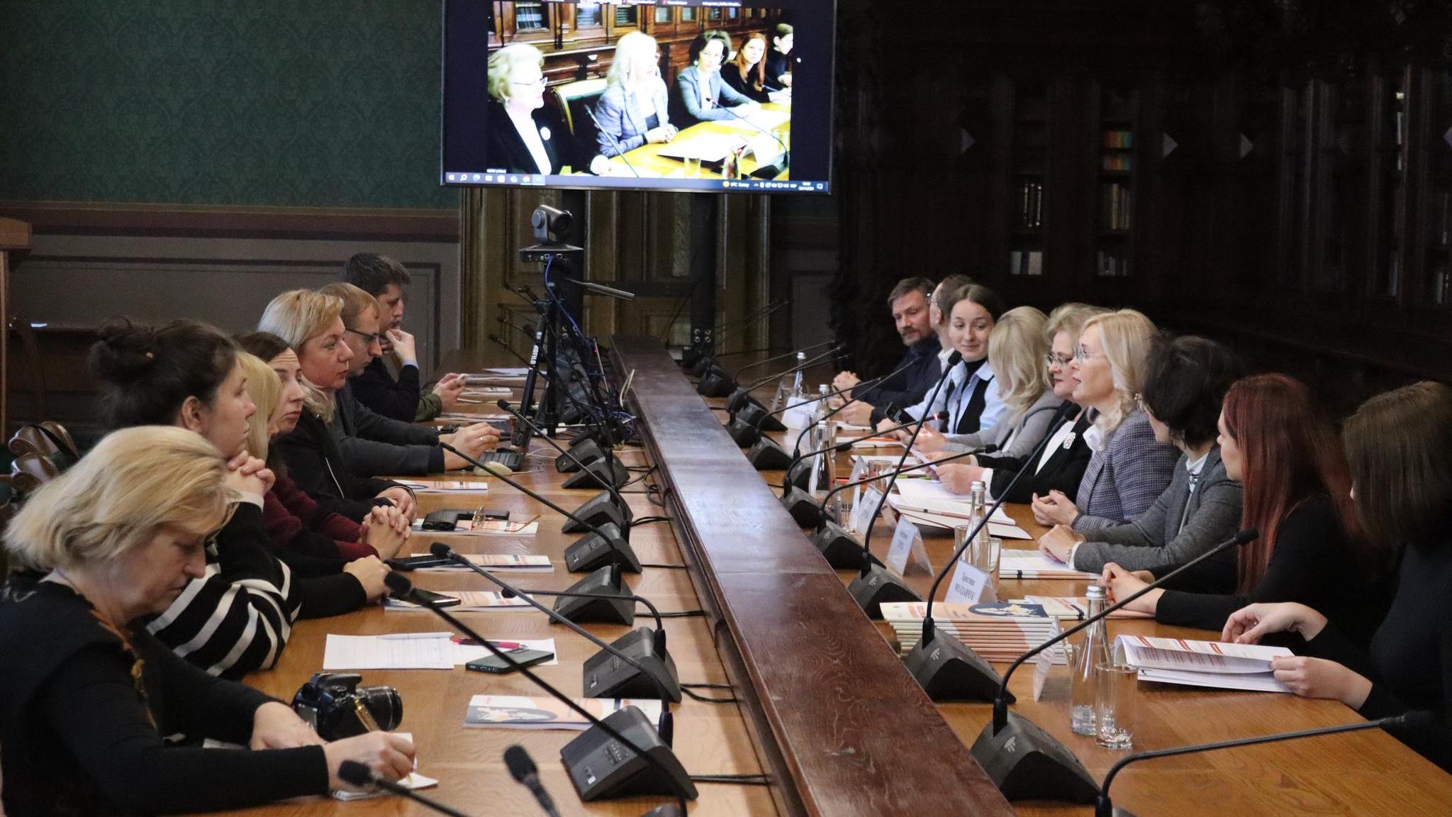 Симпозіум «Співпраця неурядових організацій із місцевими органами влади для адвокації питань українських воєнних мігрантів у країнах Вишеградської групи»