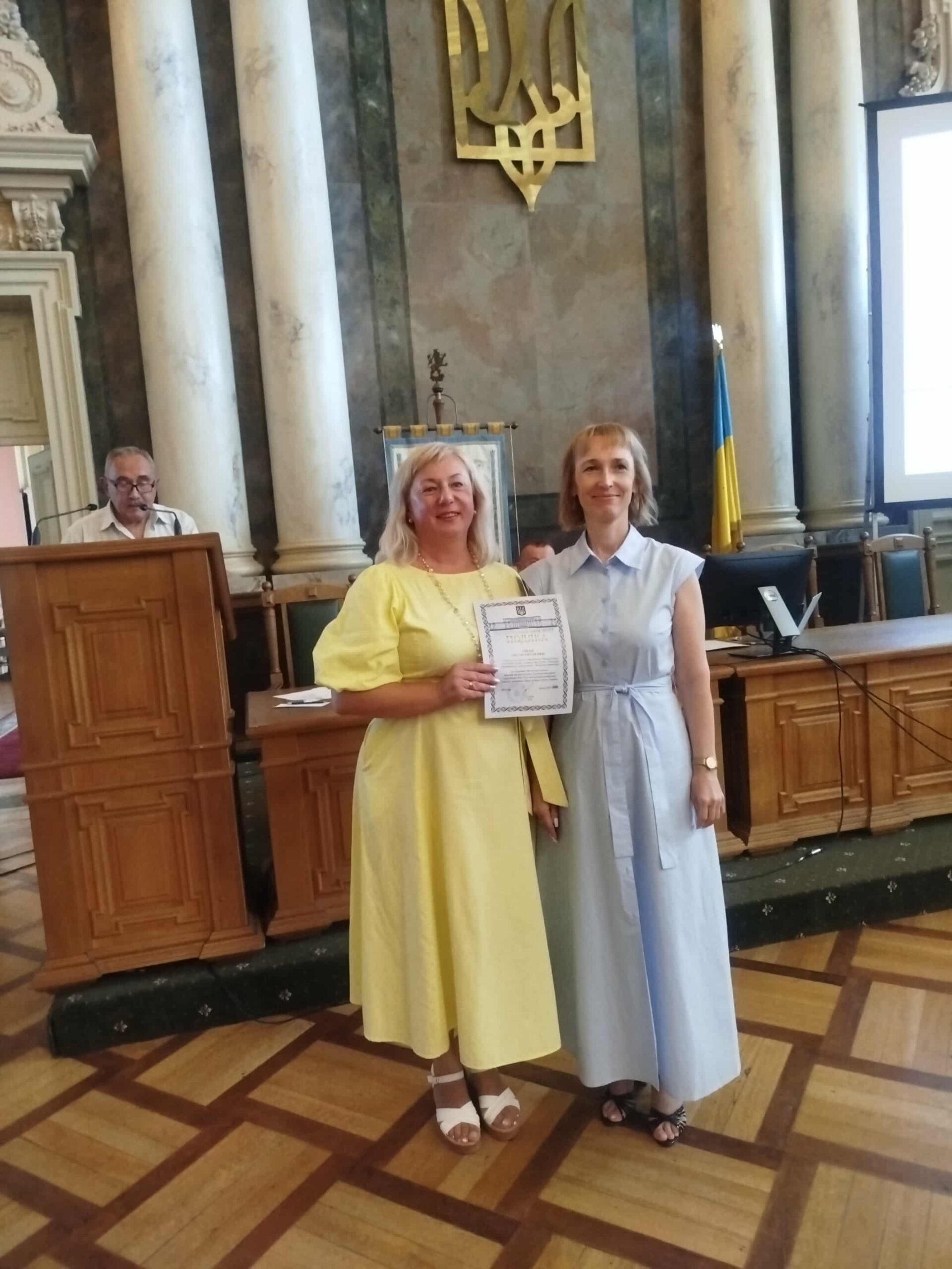 Оксана Горда, старша наукова співробітниця МІОКу, отримала подяку від Міністерства освіти і науки України
