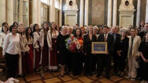 МІОК вручив Почесну відзнаку «Золоте древо українства» родині Винницьких