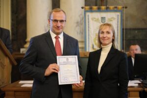 Андрій Яців, заступник директора МОКу, отримав подяку від Міністерства освіти і науки України